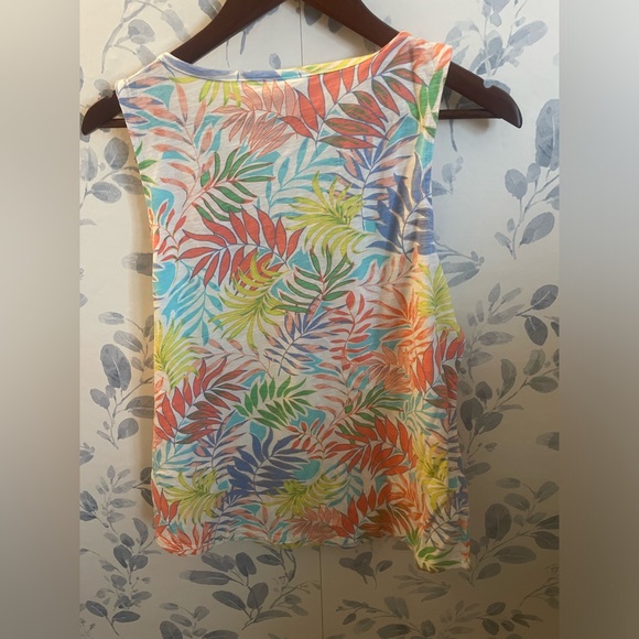 St. John’s Bay Women’s Round Neck Tank Top Tropical Medium. New w tag - Picture 2 of 7